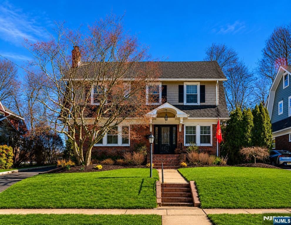 Property Photo:  7 Wayland Drive  NJ 07044 