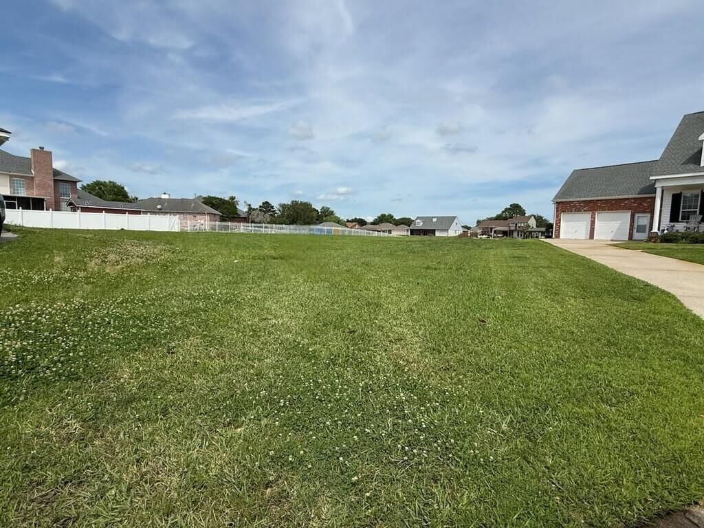 Property Photo:  3 Oak Cove  LA 70458 