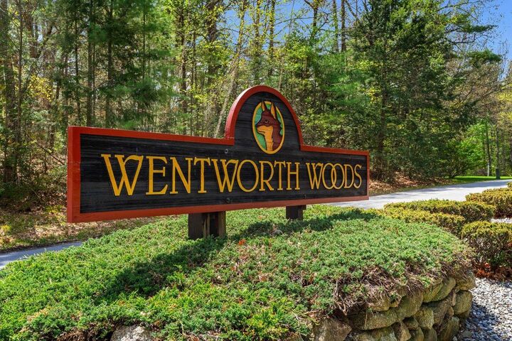 Property Photo:  5 Wentworth Drive  NH 03110 