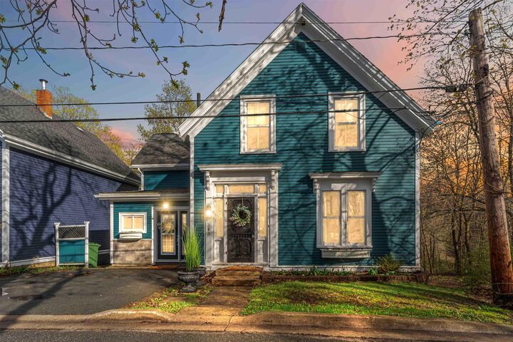 Property Photo:  383 Hawthorne Street  NS B0N 2T0 