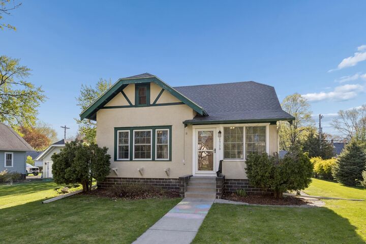 Property Photo:  1715 Greeley Avenue N  MN 55336 