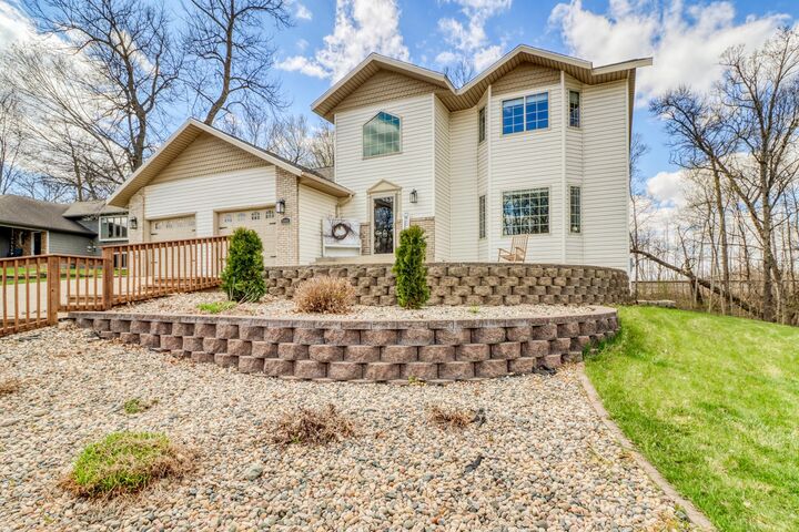 Property Photo: 1044 Villa Lane MN 56501