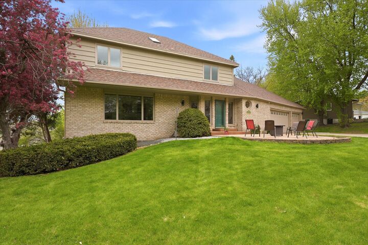 Property Photo:  2500 Highland View Avenue S  MN 55337 