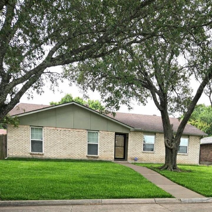 Property Photo:  7120 Field View Lane  TX 75249 