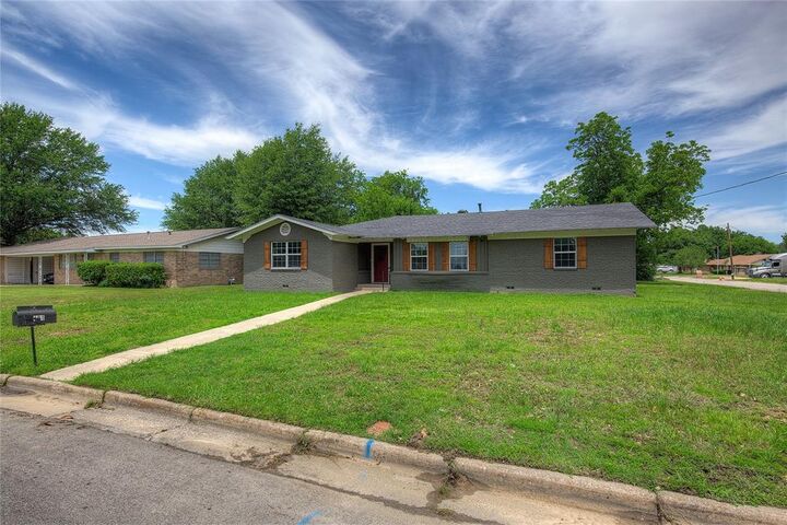 Property Photo: 401 Lee Street TX 75482
