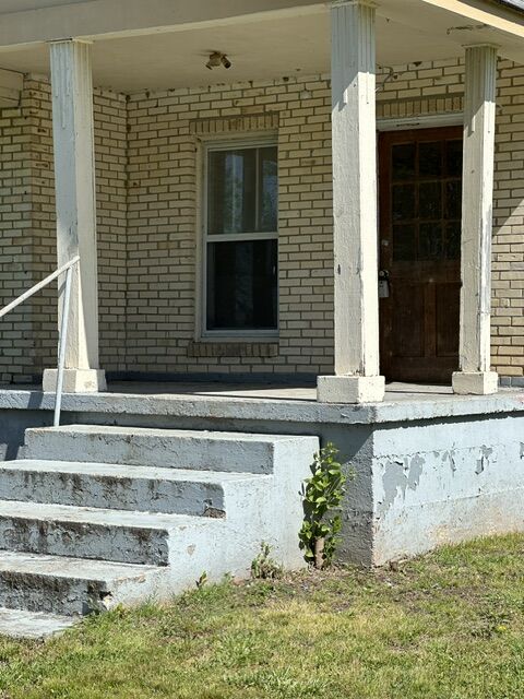 Property Photo:  215 Russell Street  AR 72675 