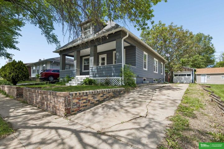 Property Photo:  642 6th Street  NE 68446 