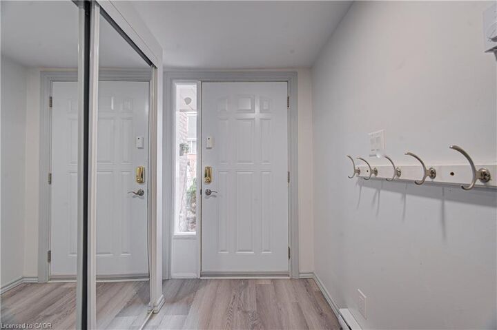Property Photo:  100 Bluevale Street N 22  ON N2J 4M9 