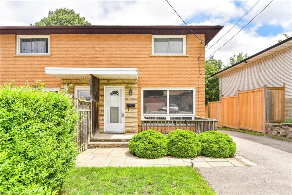 Property Photo:  1027 Bernhardt Street  ON N3H 2X9 