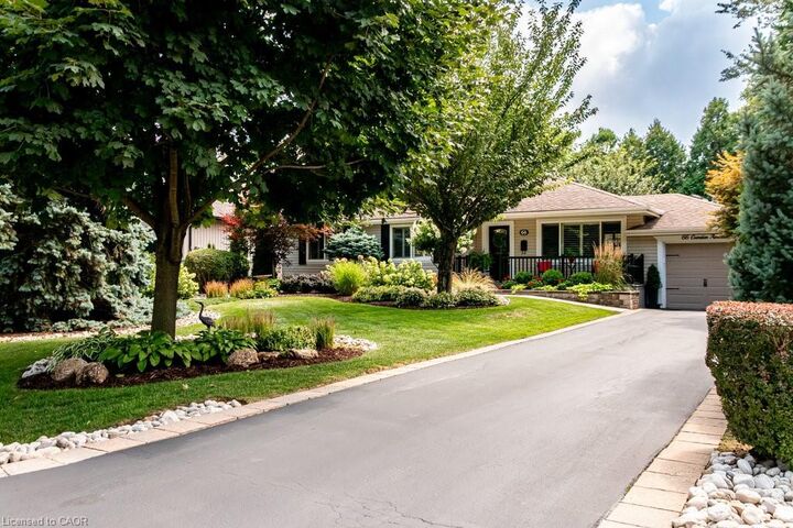 Property Photo:  66 Garden Avenue  ON L9G 2J5 