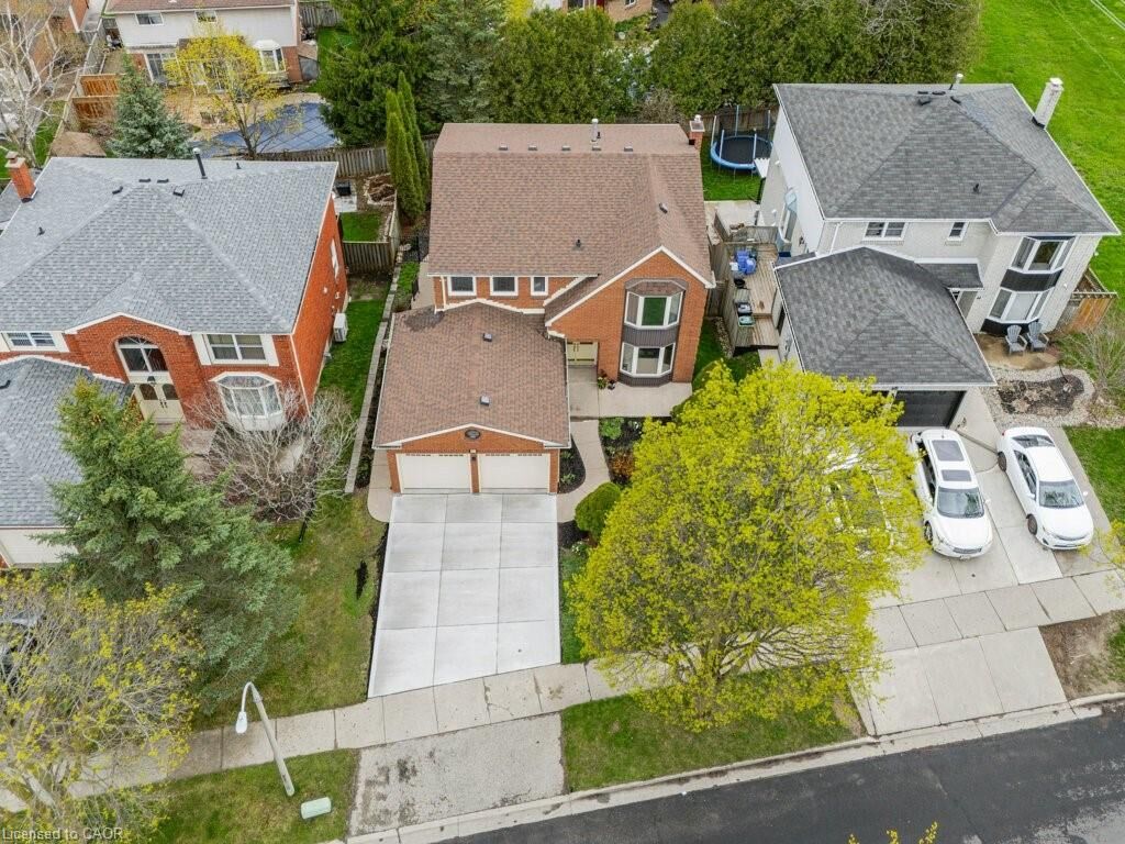 Property Photo:  40 Old Maple Lane  ON N2N 2L2 