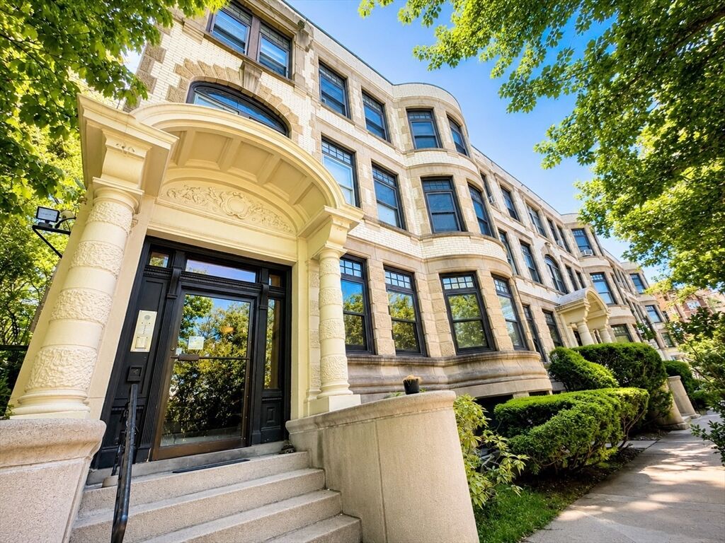 Property Photo:  35 Westbourne Ter 2  MA 02446 