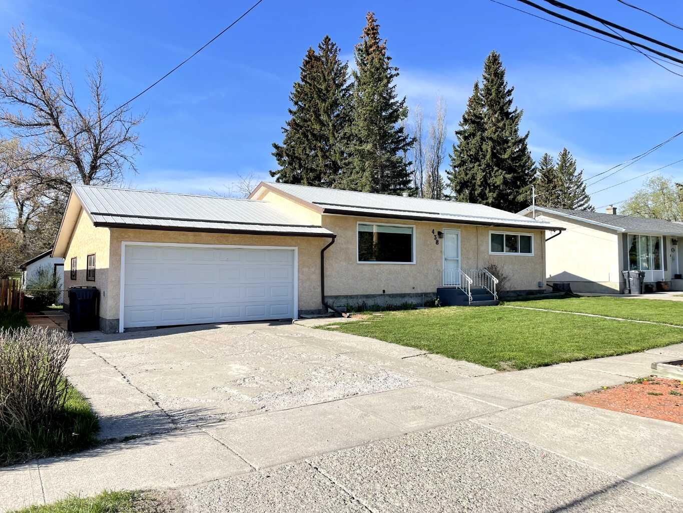 Property Photo:  438 Charlotte Street  AB T0K 1W0 