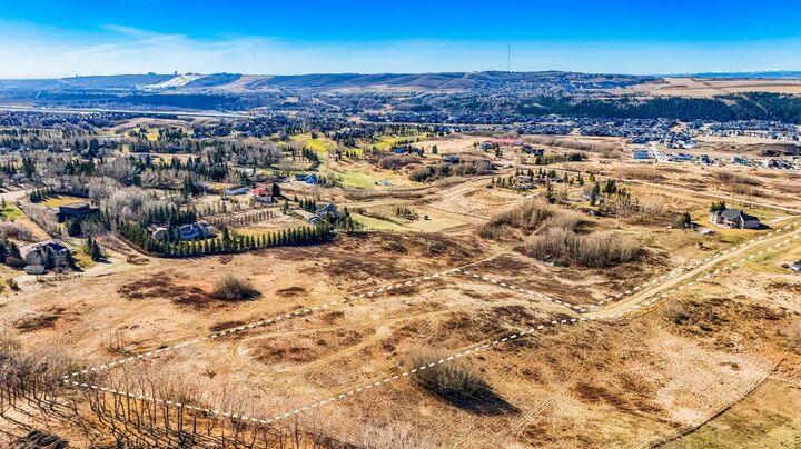 Property Photo:  58 Blazer Estates Ridge  AB T3L 2N7 