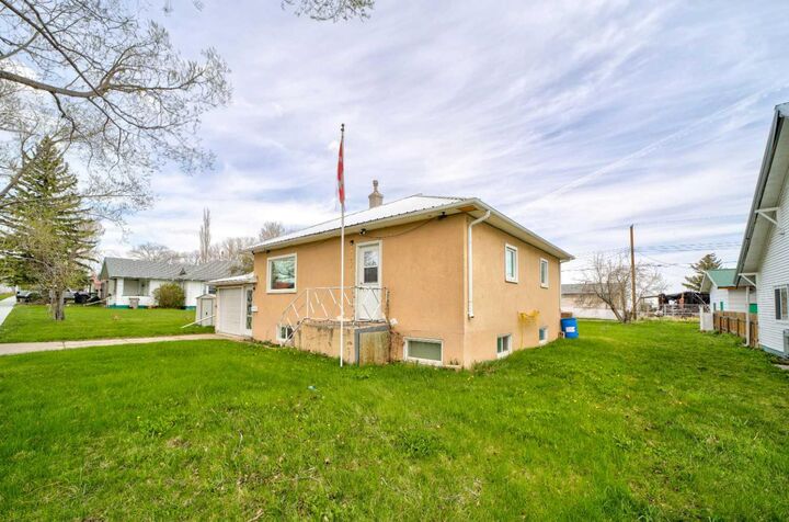Property Photo:  307 Grey Street  AB T0L 1A0 