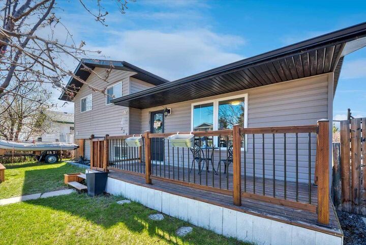 Property Photo:  334 Lausen Place  AB T0J 0M0 