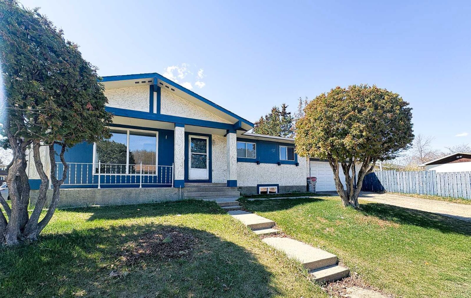 Property Photo:  8206 96 Street  AB T8V 4S2 