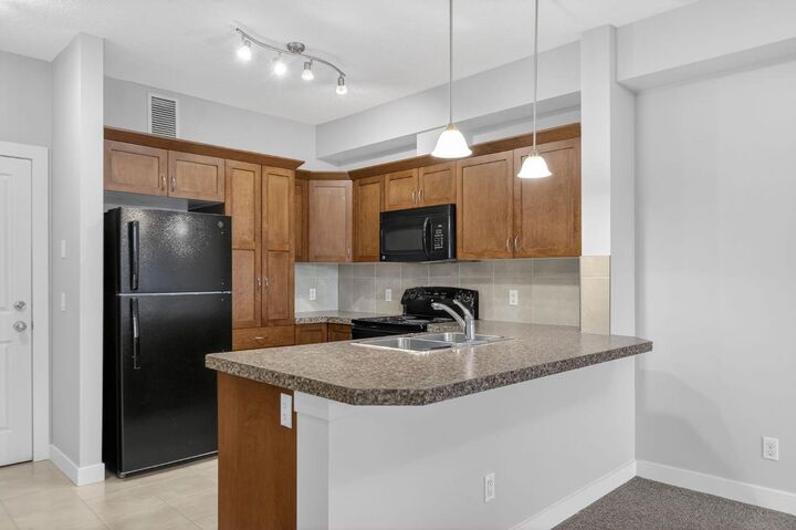 Property Photo:  4 Kingsland Close SE 2108  AB T4A 0A2 