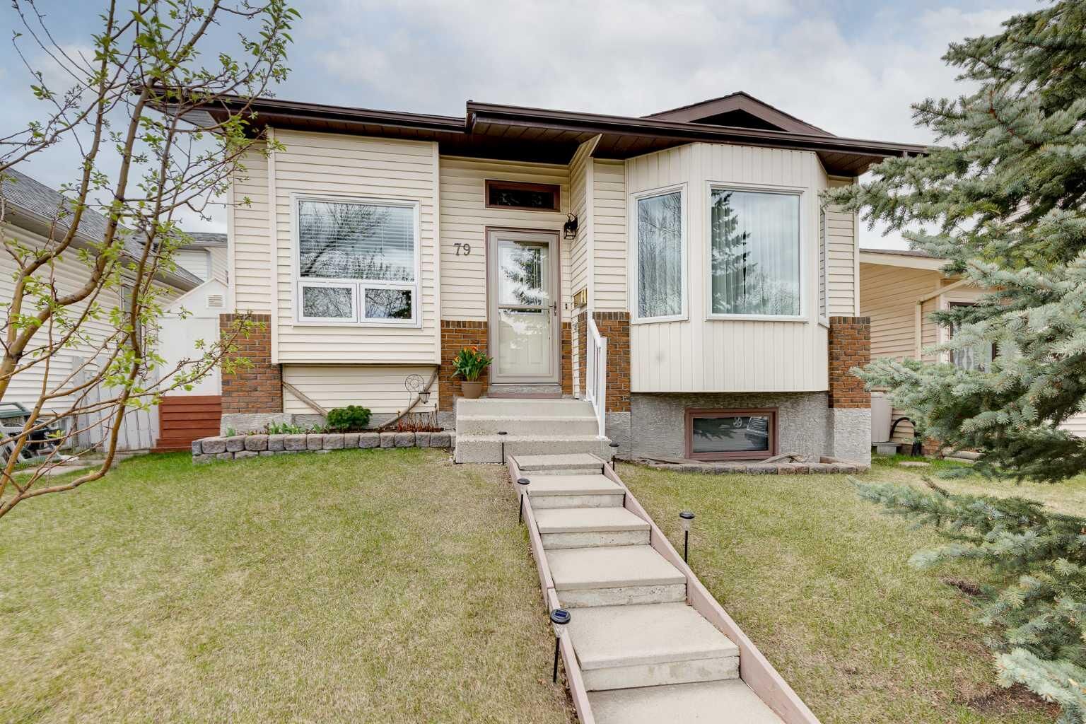 Property Photo:  79 Macewan Meadow Way NW  AB T3K 3J3 