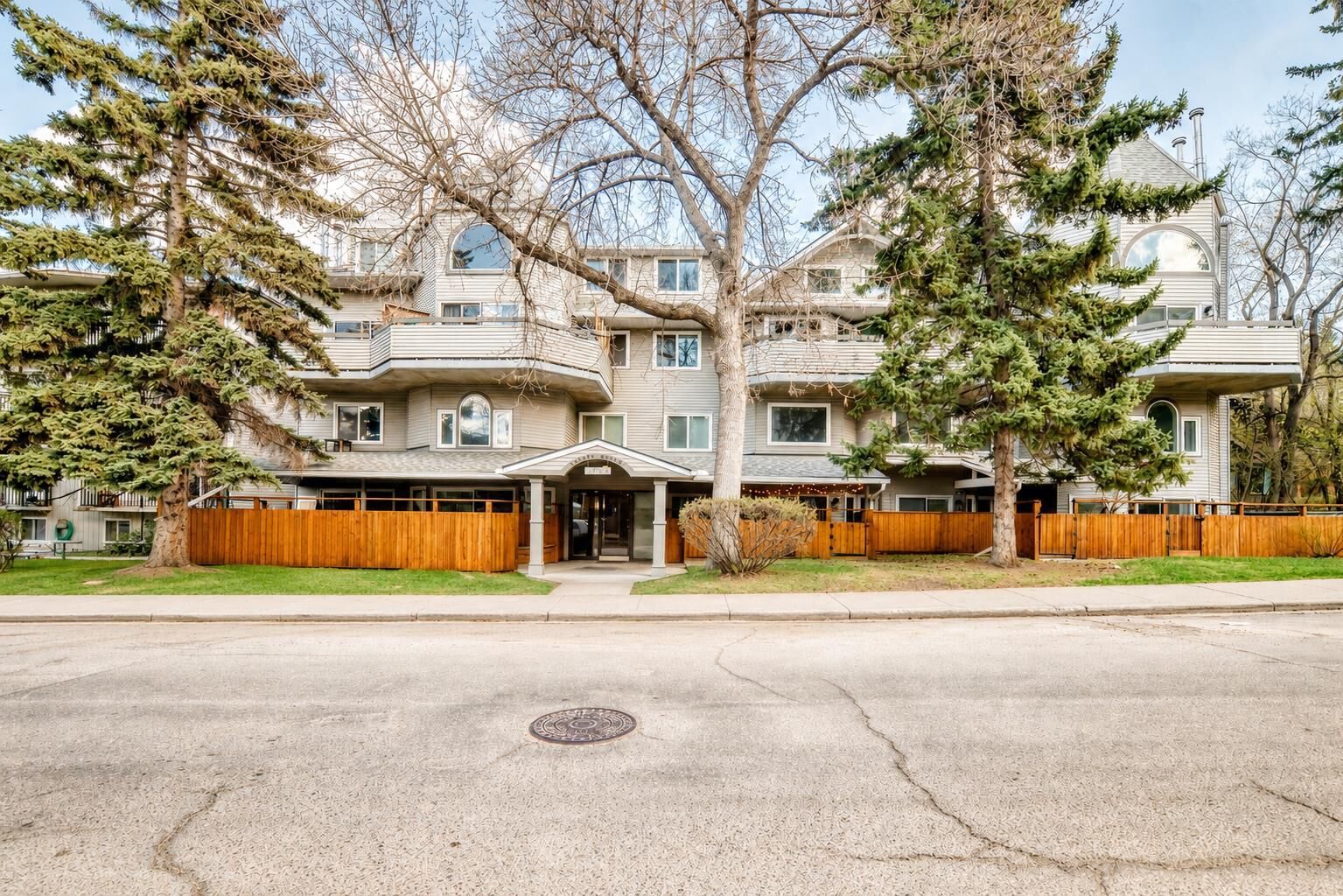 Property Photo:  1720 13 Street SW 202  AB T2T 3P4 