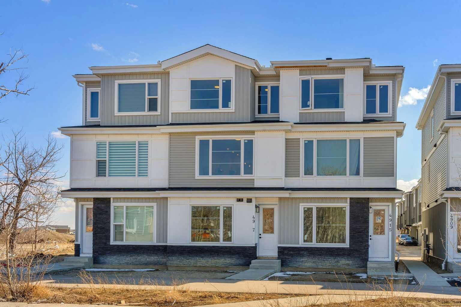 Property Photo:  4917 88 Avenue NE  AB T3J 5N8 