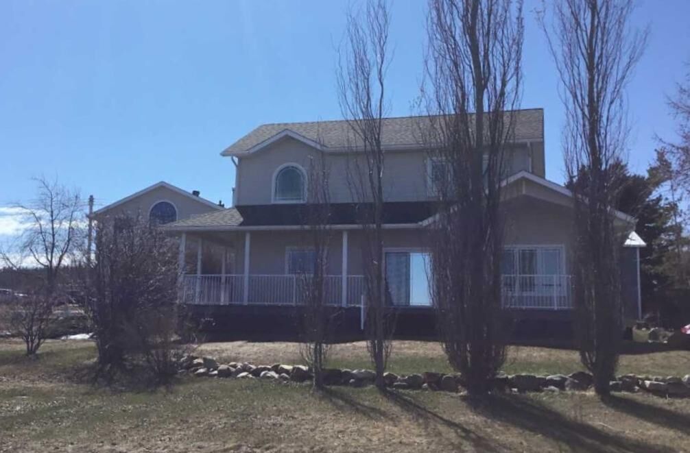 Property Photo:  905 Southshore Drive W  AB T0G 0M0 