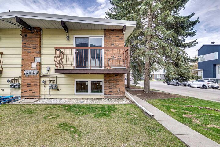 Property Photo:  1939 33 Street SW 3  AB T3E 2S6 