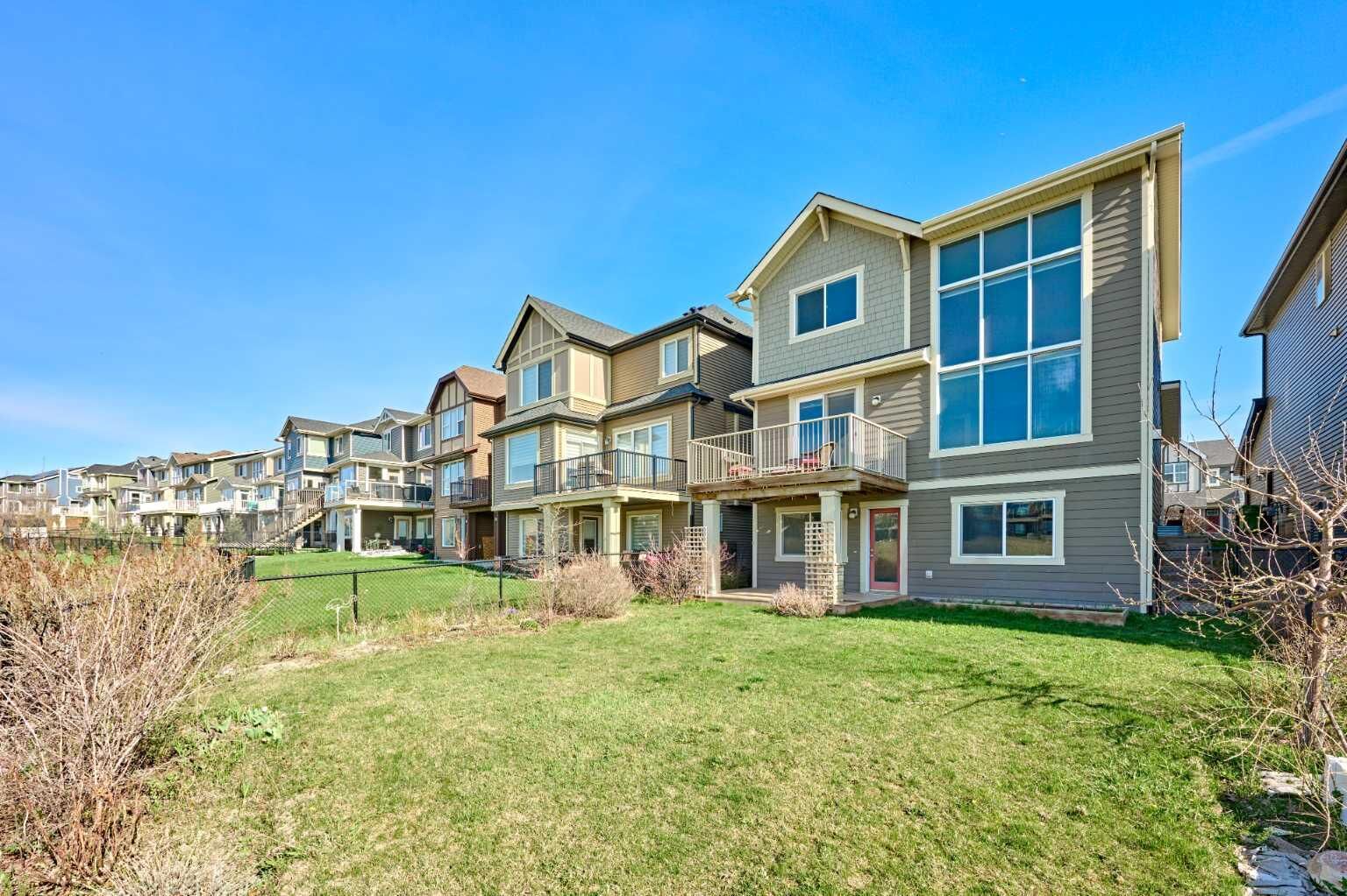 Property Photo:  109 Sherwood Road NW  AB T3R 0P1 