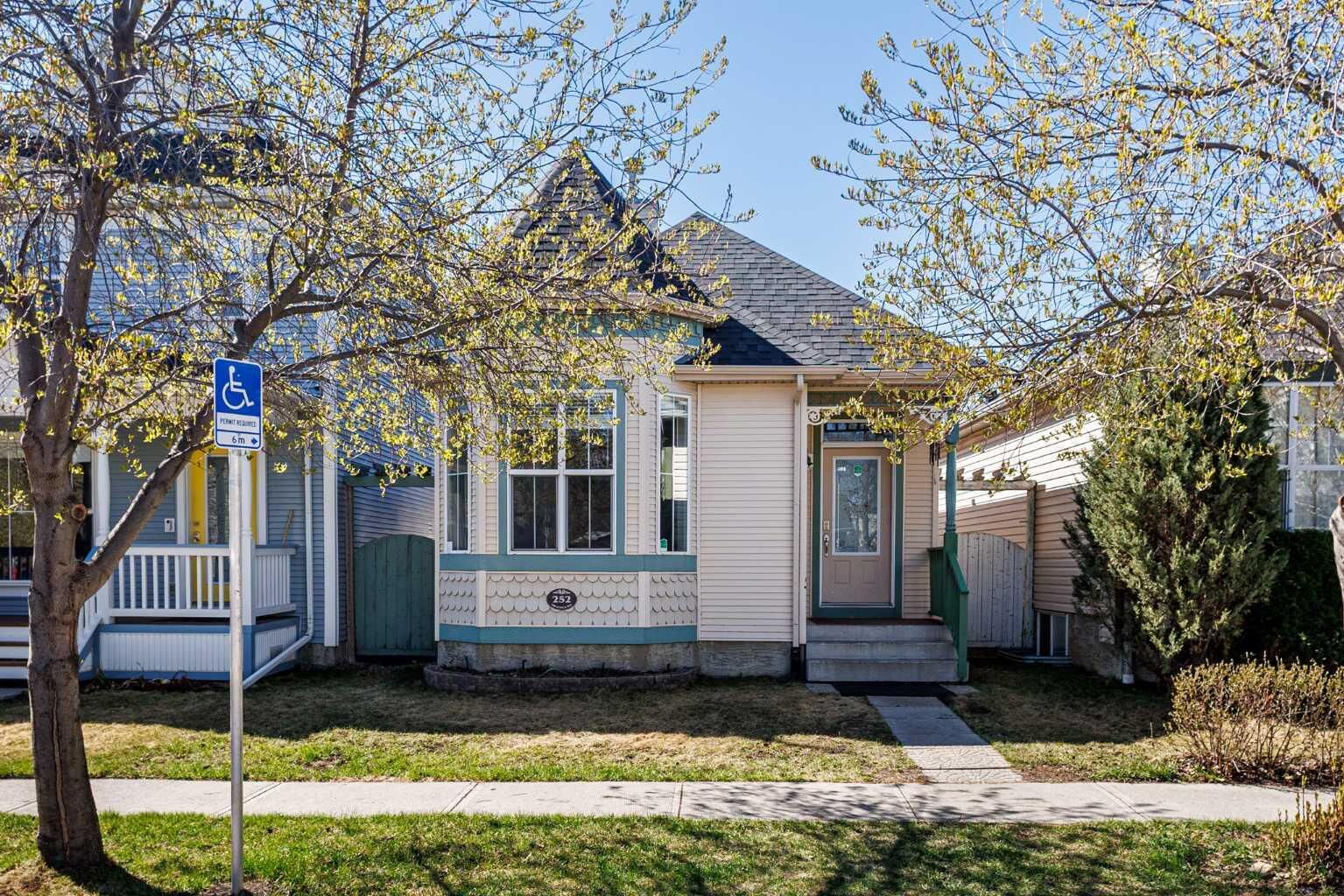 Property Photo:  252 Prestwick Heights SE  AB T2Z 4K3 