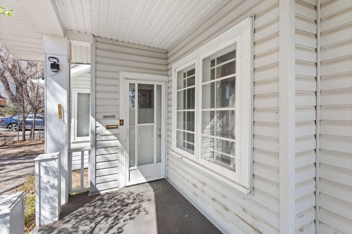 Property Photo:  548 7 Street SE  AB T1A 1K3 