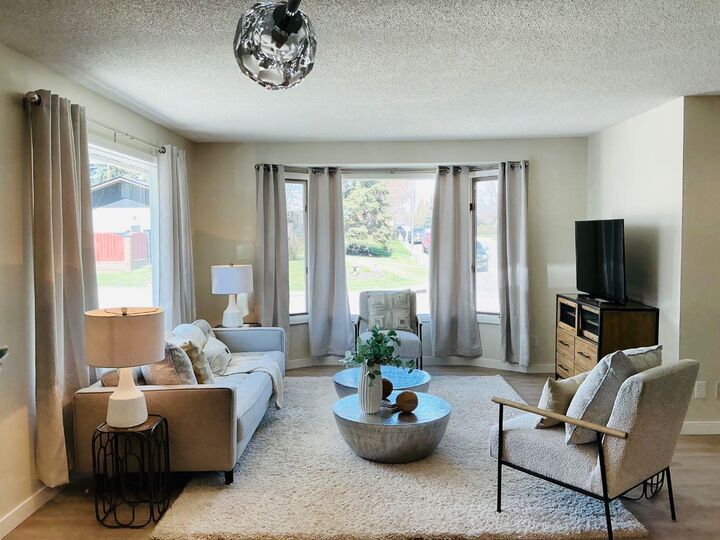 Property Photo:  487 Arlington Drive SE  AB T2H 1S4 