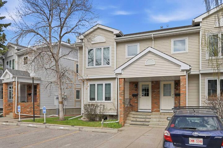 Property Photo:  3910 19 Avenue SW 12  AB T3E 7E7 