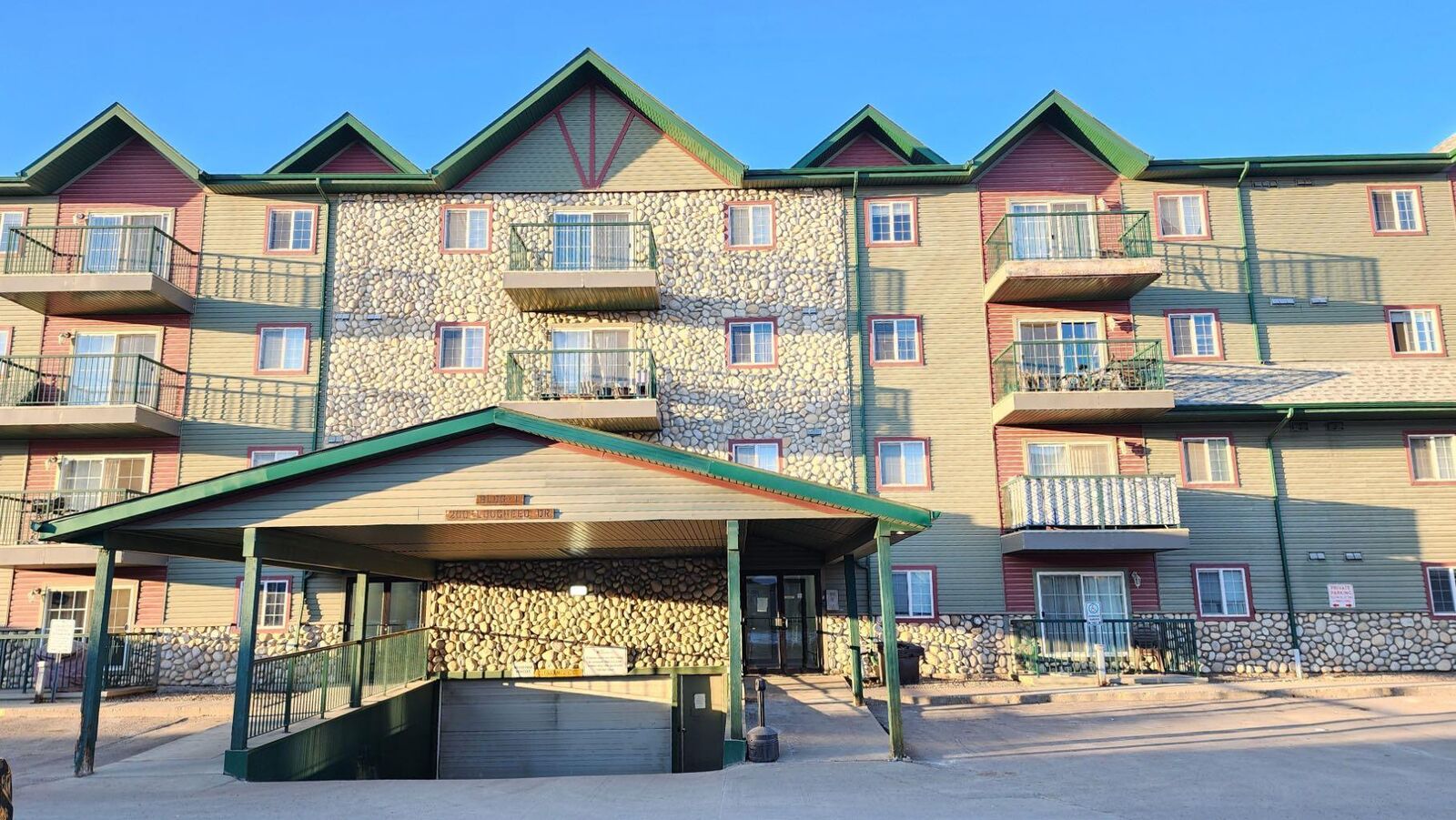 Property Photo:  200 Lougheed Drive 1411  AB T9K 2W3 