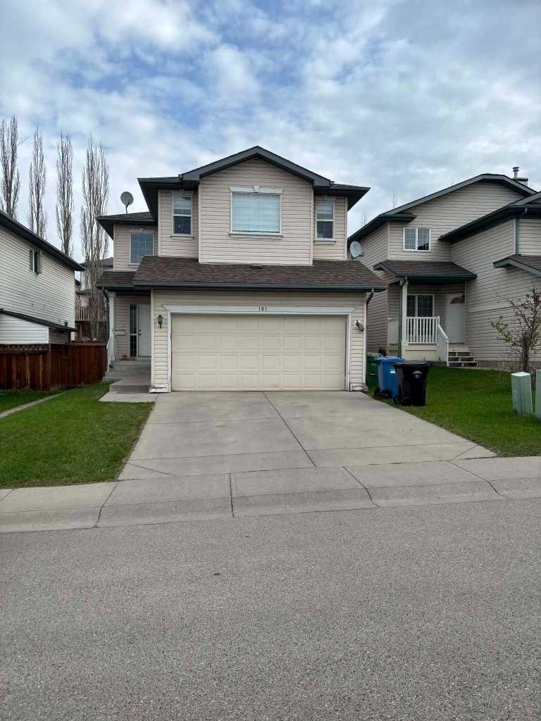 Property Photo:  181 Tuscarora Place NW  AB T3L 2G1 