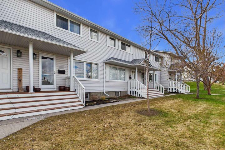 Property Photo:  584 Killarney Glen Court SW  AB T3E 7H4 