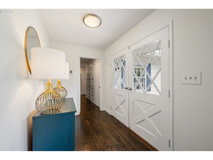 Property Photo: 303 E Cedar Ln WA 98632