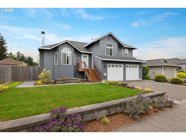 Property Photo:  282 NE Lenox St  OR 97124 