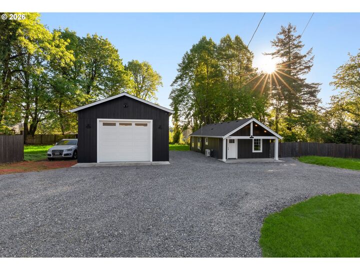 Property Photo:  8687 SE 55th Ave  OR 97206 