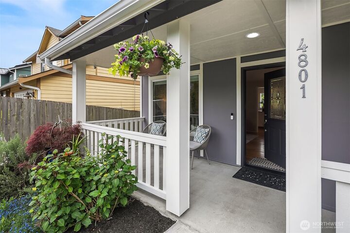 Property Photo:  4801  25th Avenue SW  WA 98106 