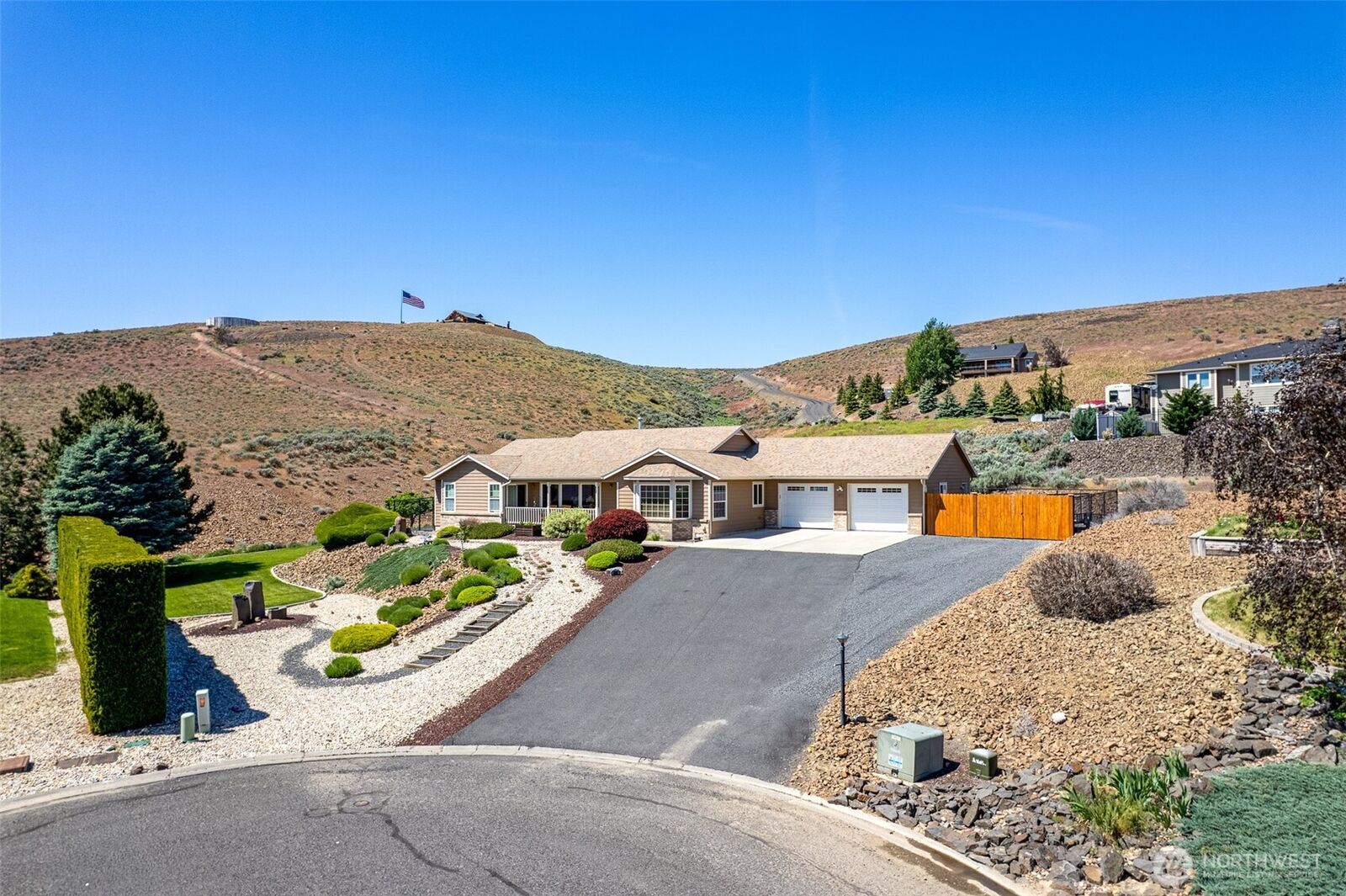 Property Photo:  493  Chrisview Court W  WA 98823 
