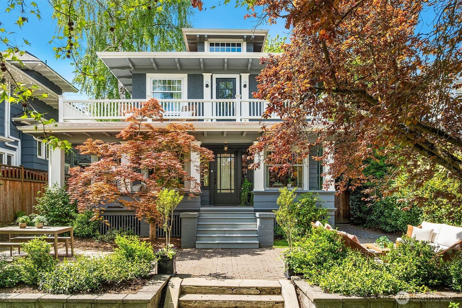 Property Photo:  2833  10th Avenue E  WA 98102 
