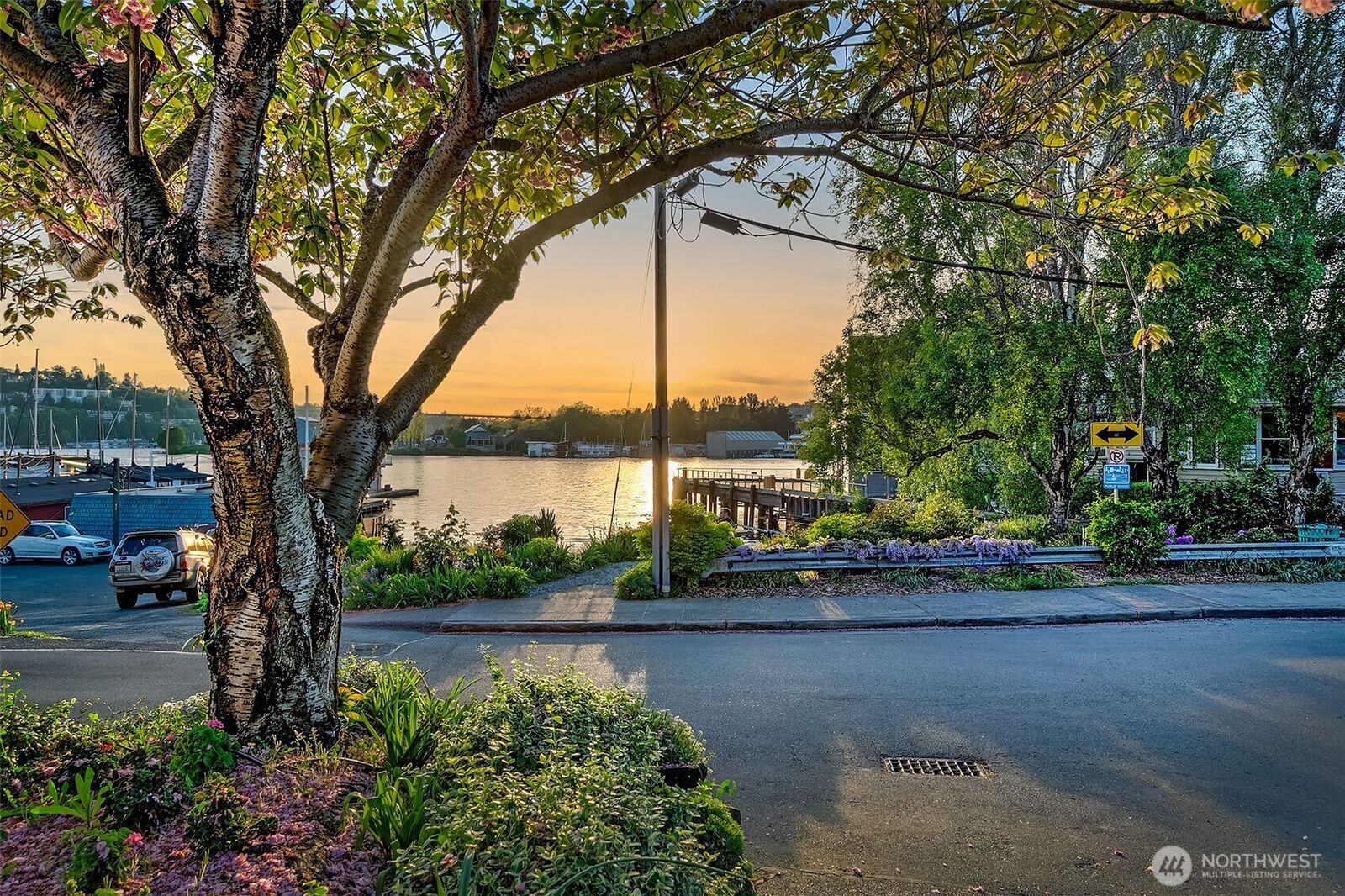 Property Photo:  2728  Fairview Avenue E 102  WA 98102 