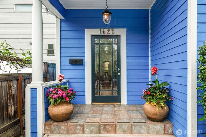 Property Photo:  1622  22nd Avenue  WA 98122 