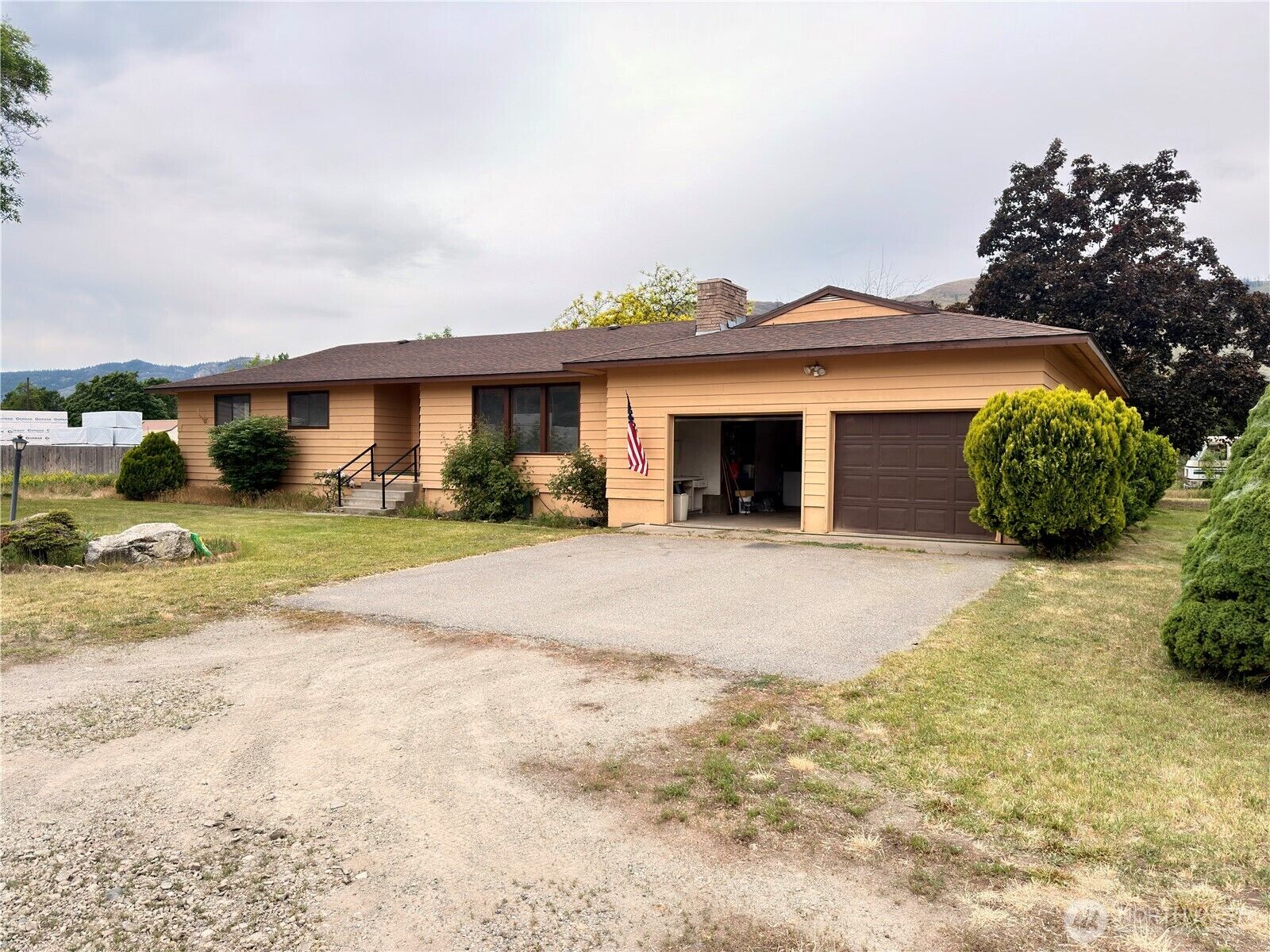 Property Photo:  504  9th Avenue  WA 98844 