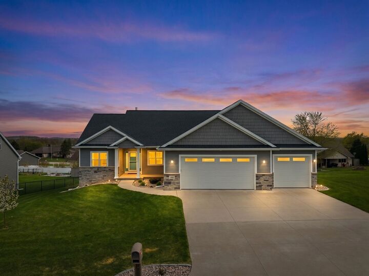 Property Photo:  306 Ashtin Way  WI 54944 