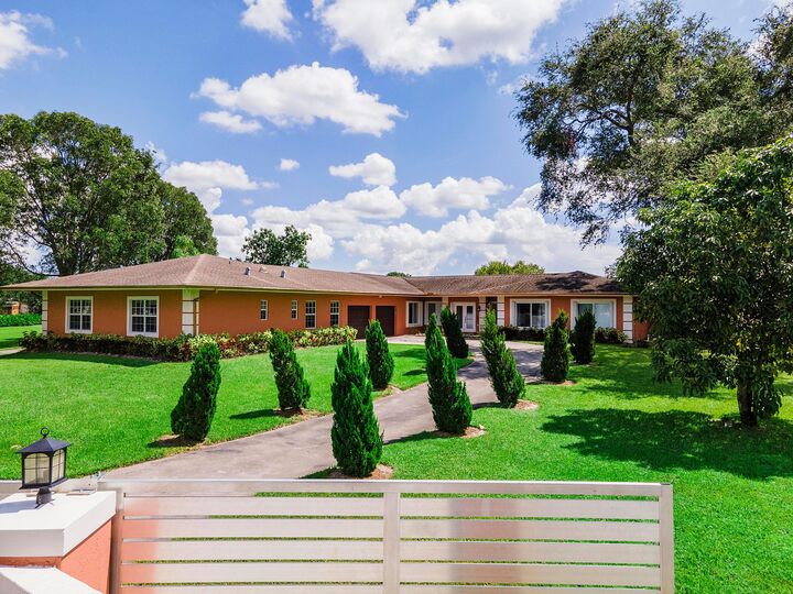 Property Photo:  7600 NW 82nd Terrace  FL 33067 