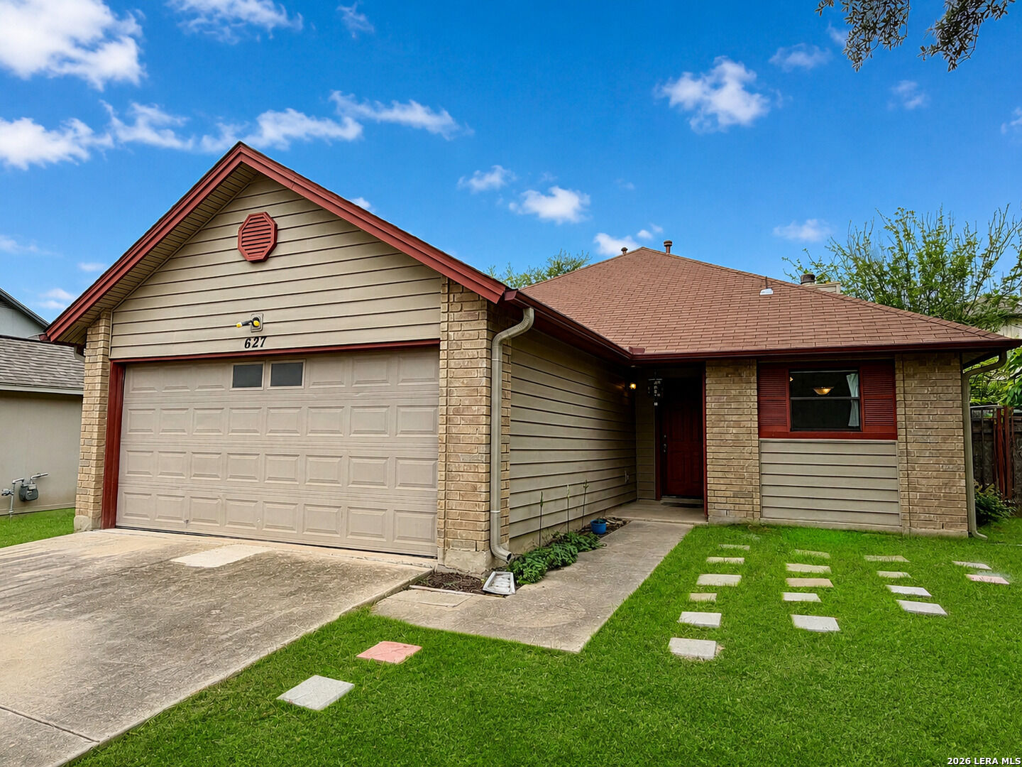 Property Photo: 627 Meadow Gate TX 78109