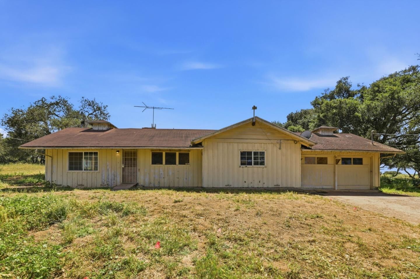 Property Photo:  1443 Elkhorn Road  CA 95076 