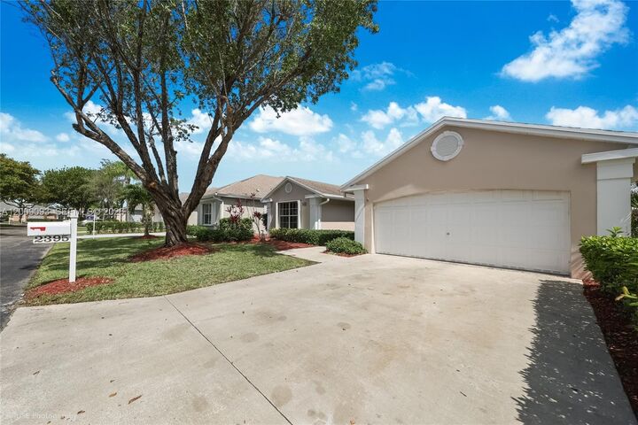 Property Photo:  2395 SE 7th Pl  FL 33033 