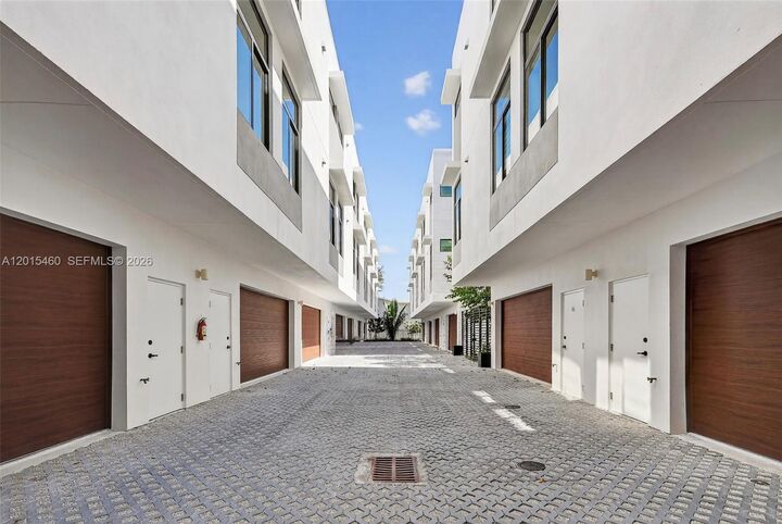 Property Photo:  515 NE 61st St  FL 33137 
